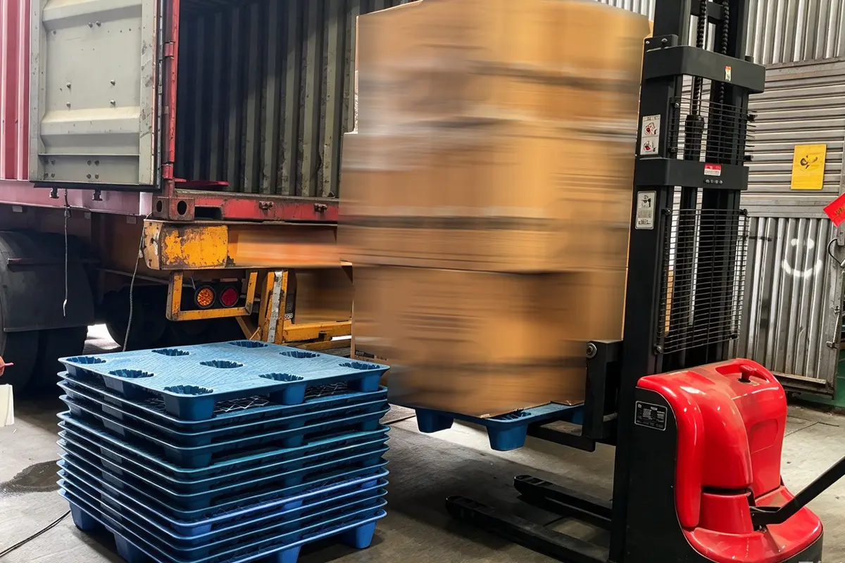Container Loading at RUICHI office chair factory